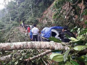 Wabup Tinjau Langsung Lokasi Banjir dan Tanah Longsor