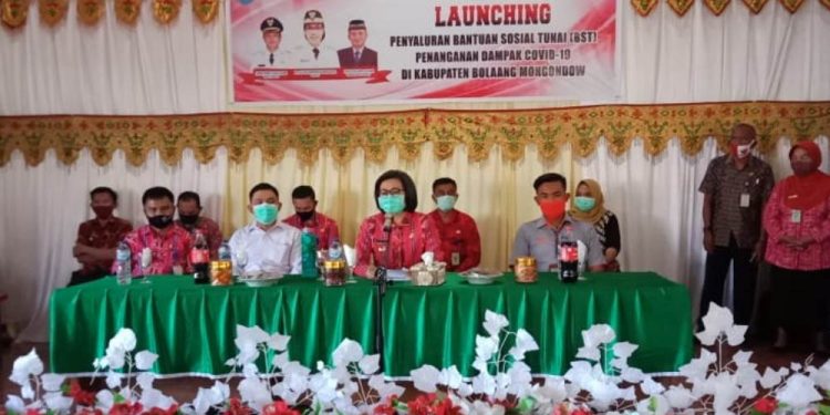 Warga Bolmong Terima Dana BST Covid 19