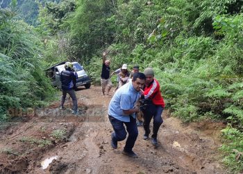 Tim Disdik Bolmong Telusuri Jalan Bebatuan