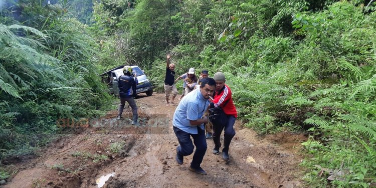 Tim Disdik Bolmong Telusuri Jalan Bebatuan
