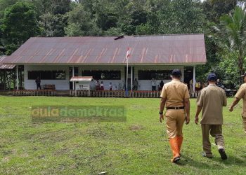 Tim Disdik Bolmong Kunjungi Sekolah Terpencil Desa Kolingangaan