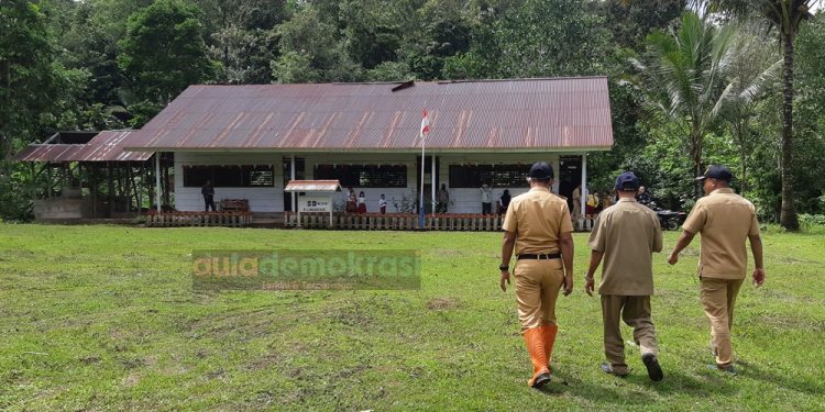 Tim Disdik Bolmong Kunjungi Sekolah Terpencil Desa Kolingangaan