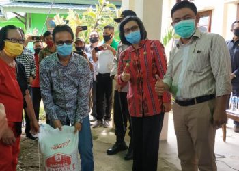 Bupati-Wabup Bolmong Temui Langsung Warga Dumoga Raya, Salurkan Bantuan Covid 19 Tahap II