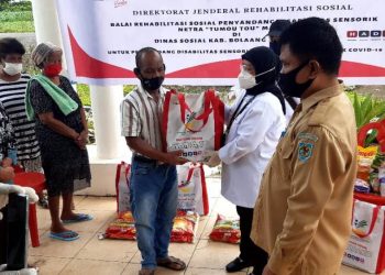 Paket Sembako Penyandang Tuna Netra Bolmong Disalur