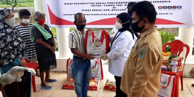 Paket Sembako Penyandang Tuna Netra Bolmong Disalur