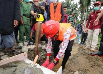 Bupati Bolsel Letakan Batu Pertama Pembangunan Program KOTAKU