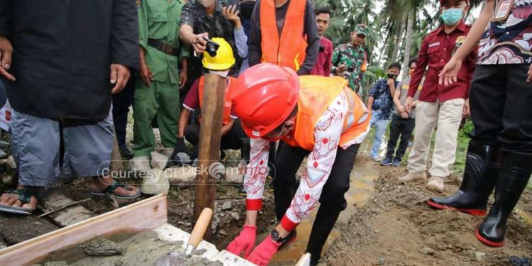 Bupati Bolsel Letakan Batu Pertama Pembangunan Program KOTAKU