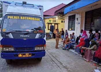 Antusias Lakukan Pengurusan,Masyarakat Padati Mobil SIM Keliling Polres Kotamobagu