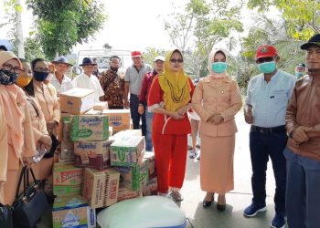 Diknas dan DWP Sumbang Bantuan Korban Banjir Dumoga