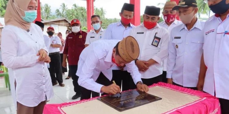 Gebrakan Iskandar-Dedi, Dua Pasar Tradisional Diresmikan