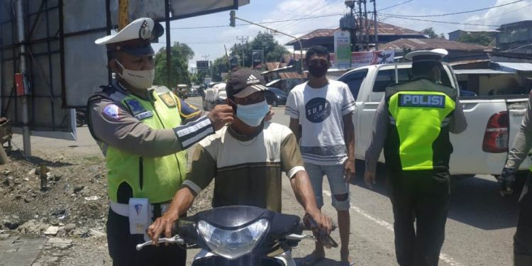 Kapolres Kerahkan Anggota Sosialisasi Gerakan Sejuta Masker