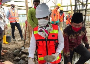Yasti Letakan Batu Pertama Pembangunan Gedung Asrama Terpadu MAKN-Lolak