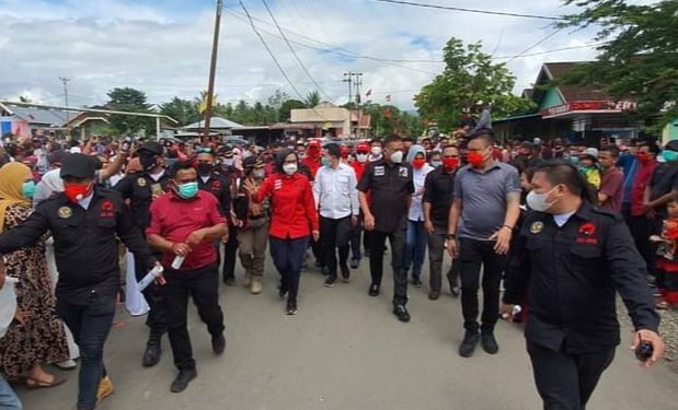 Olly Disambut Histeris Warga Doloduo