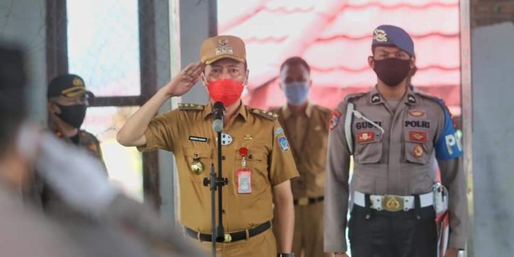 Bupati Iskandar Kamaru Irup