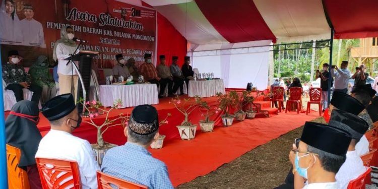 Bupati Serahkan Secara Simbolis Insentif Petugas Agama