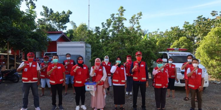 Bupati Kamaru Lepas Relawan PMI Bantu Korban Bencana Manado