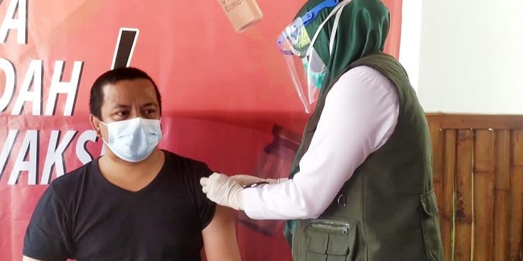 Dari 20 Anggota DPRD Bolmut, Baru 3 Orang Yang Melaksanakan Vaksinasi COVID-19