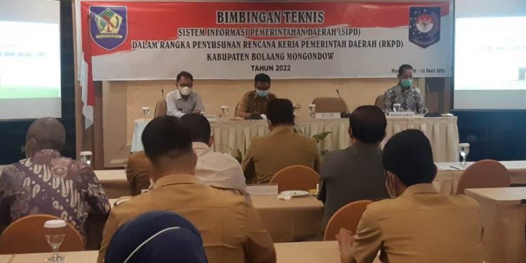 Bappeda Bolmong Hadirkan Pusdatin Kemendagri Tutor Bimtek SIPD Perencanaan