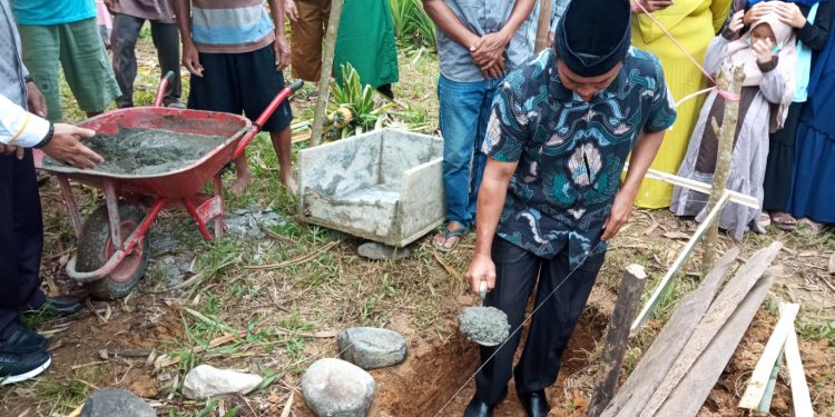Peletakan Batu Pertama Pembangunan Asrama Putra Ponpes Daarul Ikhlas Digelar
