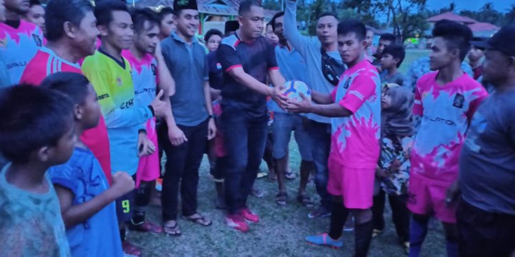 Donny Pangau Blusukan Lagi, Kali Ini 3 Desa Kecipratan Fasilitas Olah Raga