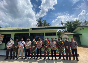 HUT TNI ke-76, Kapolres Wahyu Datangi Koramil 1303-13 Kaidipang Dan Beri Kejutan Ini