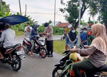 Anggota Polres Bolmut Mulai Melakukan Pemeriksaan Kartu Vaksin