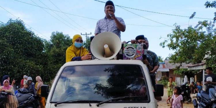 Kenderai Mobil Pick Up, Calon Sangadi Patris Babay Sampaikan Visi dan Misi