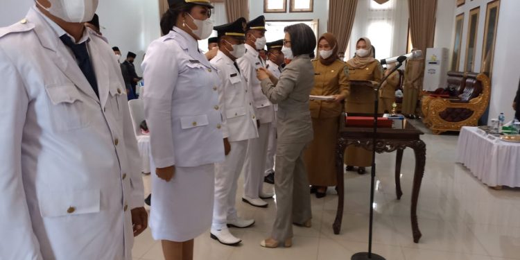 Bupati Yasti Lantik Lima Camat