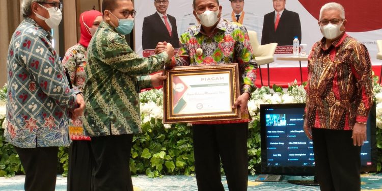 Bupati Bolmut Boyong Tiga Penghargaan Dari BKKBN