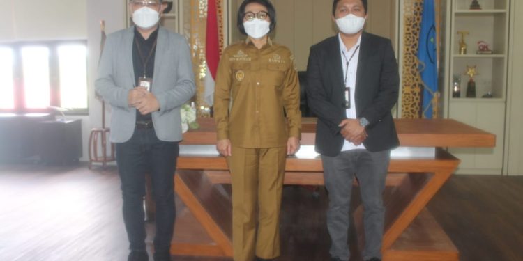 Bupati Yasti Sambut Baik Kunjungan KPID Sulut