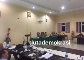 Saiful Ambarak Saat Memimpin Rapat Bapemperda Bersama Pemda Bolmut (Foto/DD)