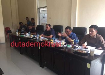 Komisi II DPRD Bolmut Saat Menggelar Rapat Dengan Mitra Kerja (Foto/DD)