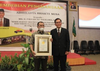 Ketua KONI Gorontalo Terima Penghargaan Dari Adhikarya Bahkti Nusa