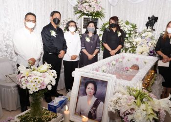 Bupati Yasti Pimpin Rombongan OPD Bolmong Melayat ke Rumah Duka Wakil Gubernur Sulut