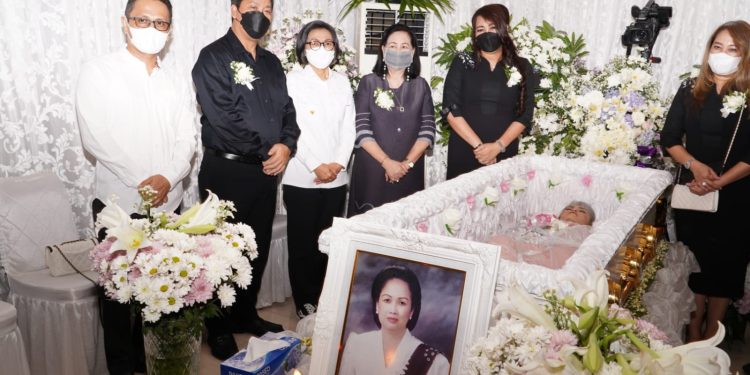 Bupati Yasti Pimpin Rombongan OPD Bolmong Melayat ke Rumah Duka Wakil Gubernur Sulut