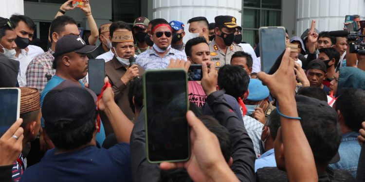 Didepan Massa Aksi Penambang Suwawa, Ketua DPRD Provinsi Gorontalo Ungkap Ini