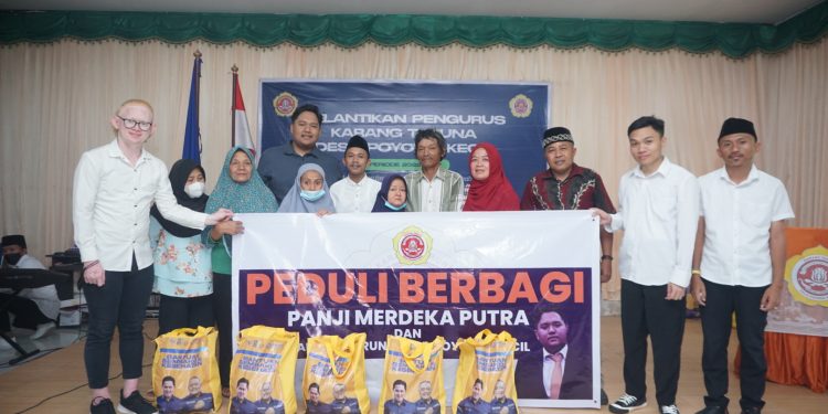 Hadir Pelantikan Karang Taruna Poyowa Kecil, Panji Merdeka Putra Berbagi Paket Sembako dengan Masyarakat