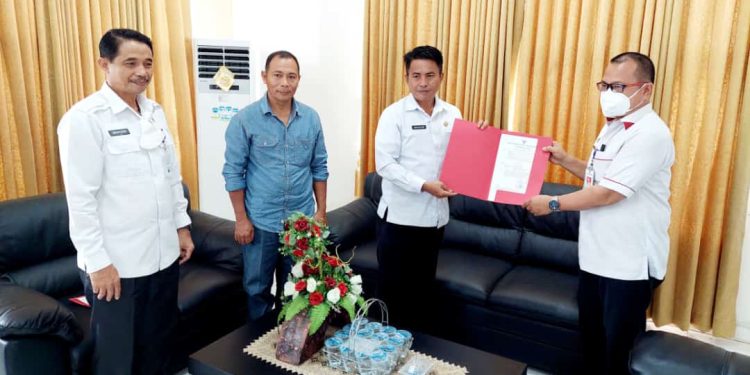 Decker Rompas Ditunjuk Bupati Yasti Plt Camat Sangtombolang