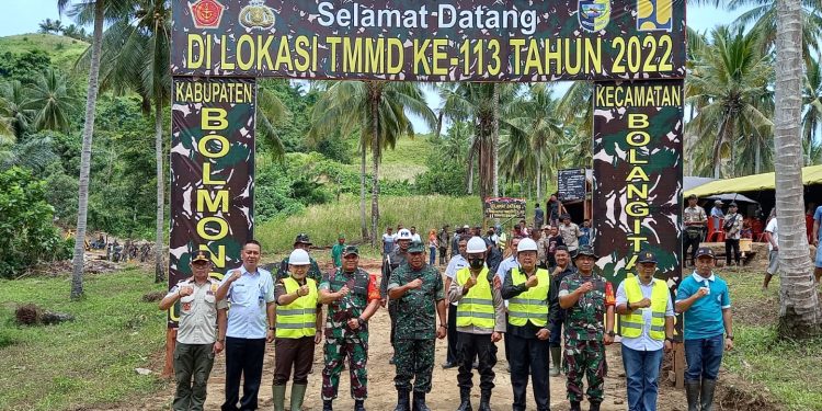 Ditandai Penandatangan Naskah, Program TMMD Kodim 1303 Bolmong di Desa Bohabak Satu Resmi Dibuka