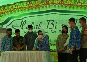 Bupati Yasti Hadiri Halal Bihalal dan Resmikan Empat Gedung di Desa Lolan Dua