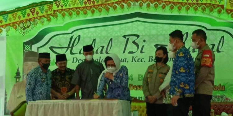 Bupati Yasti Hadiri Halal Bihalal dan Resmikan Empat Gedung di Desa Lolan Dua