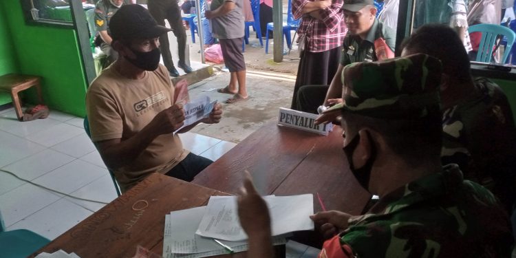 Ribuan Masyarakat Duduki Koramil Kaidipang, Ada Apa ??