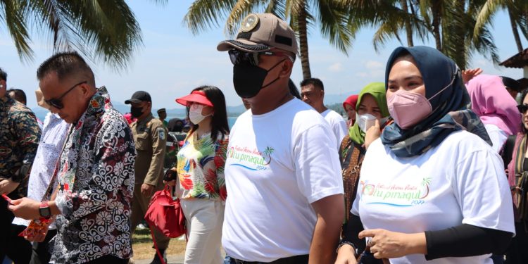 Hadir Bersama Ibu, Kapolres Bolmut Apresiasi Festival Batu Pinagut
