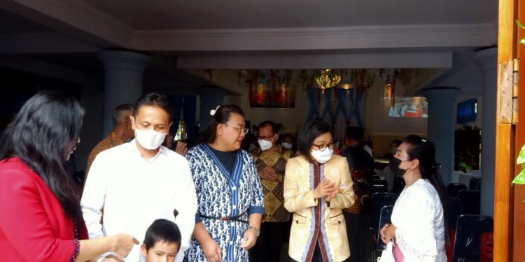 Bersama Wakil Yanny Tuuk, Bupati Yasti Resmikan Gereja di Desa Poigar II
