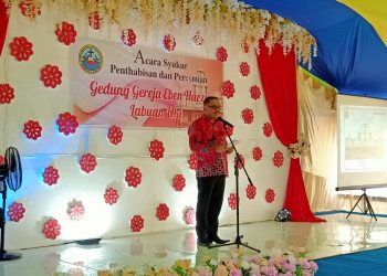 Pj Bupati Bolmong Limi Mokodompit Resmikan Gereja di Desa Labuan Uki
