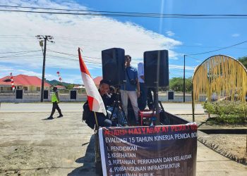 Enam Tuntutan AMPB Dihalaman Kantor DPRD Bolmut 