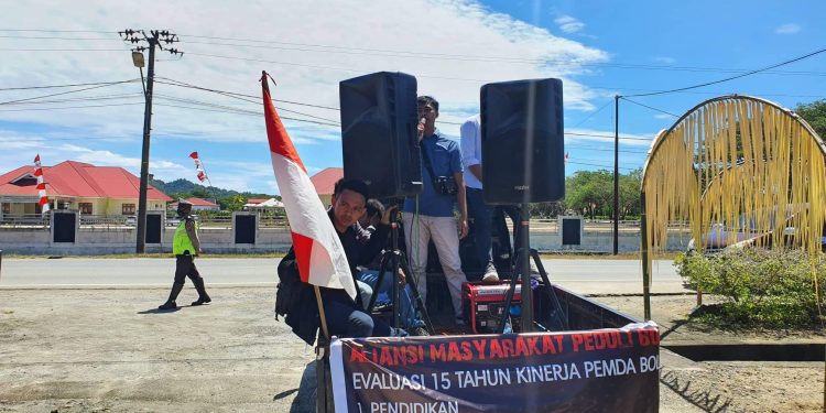 Enam Tuntutan AMPB Dihalaman Kantor DPRD Bolmut