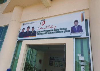 Ada Anggota Polres Bolmut Berjaga di Depan Kantor DPRD Bolmut, Kenapa ?