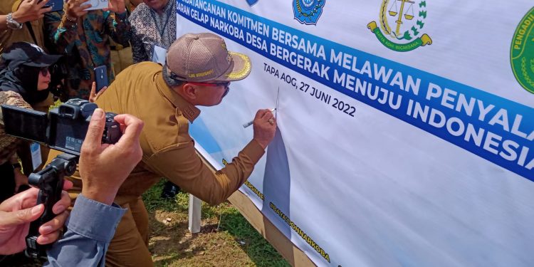 Pj Bupati Limi Mokodompit Canangkan Desa Bersinar