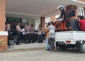 Pemuda Desa Paku “Gempur” Mapolres Bolmut, Ternyata Sampaikan Ini